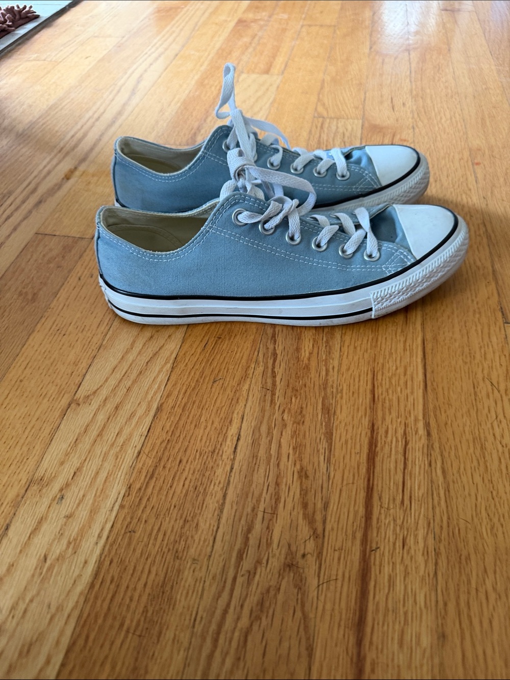 EUC Woman’s Size 9M Converse Lt Blue & White Sneakers Lace Up Canvas Tennis Shoe - Picture 2 of 10
